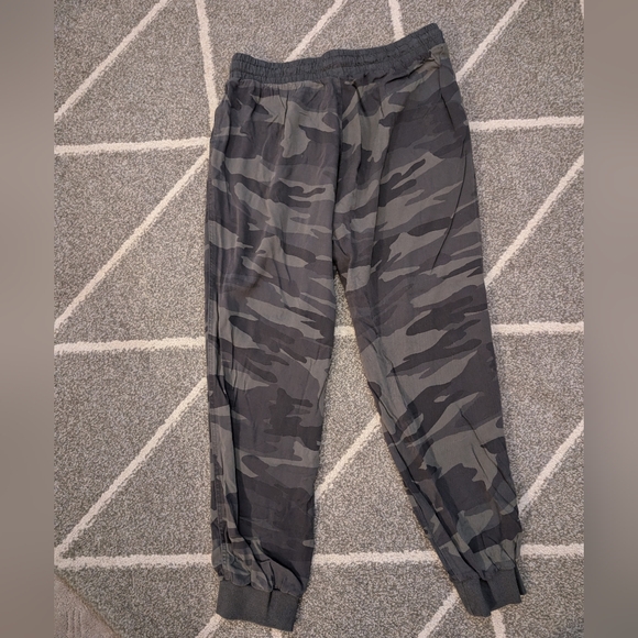 3 For $12 Clearance Splendid Women's Camo Jogger Pants - Picture 4 of 6